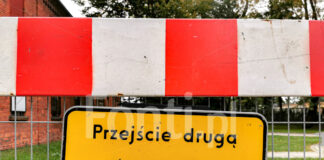 przejście drugą stroną znak